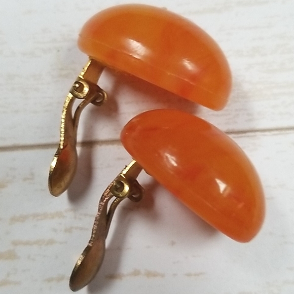 Vintage Mid Century 1950s Orange Celluloid Clip Earrings - Picture 6 of 10